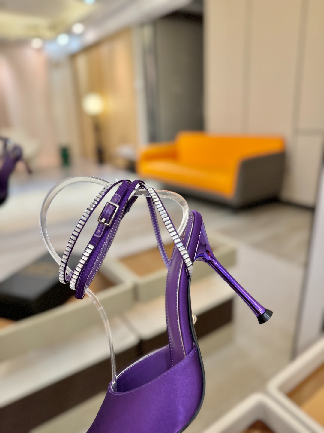 阿列维·姆拉诺 𝘼𝙡𝙚𝙫𝙞 𝙈𝙡𝙖𝙣𝙤Alevi Milano闪钻装饰高跟走秀凉鞋一个享有盛誉的奢侈鞋品