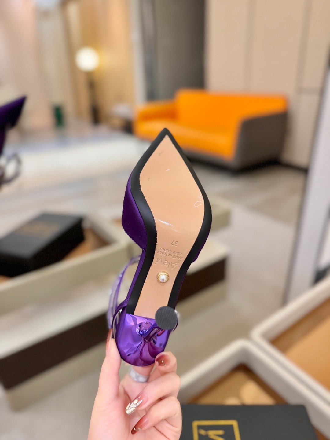 阿列维·姆拉诺 𝘼𝙡𝙚𝙫𝙞 𝙈𝙡𝙖𝙣𝙤Alevi Milano闪钻装饰高跟走秀凉鞋一个享有盛誉的奢侈鞋品