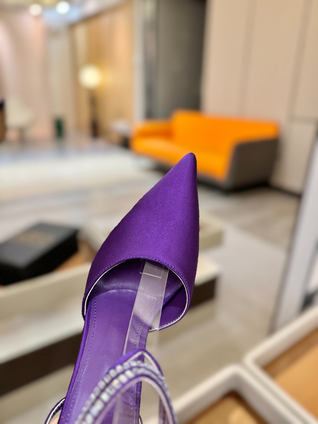 阿列维·姆拉诺 𝘼𝙡𝙚𝙫𝙞 𝙈𝙡𝙖𝙣𝙤Alevi Milano闪钻装饰高跟走秀凉鞋一个享有盛誉的奢侈鞋品