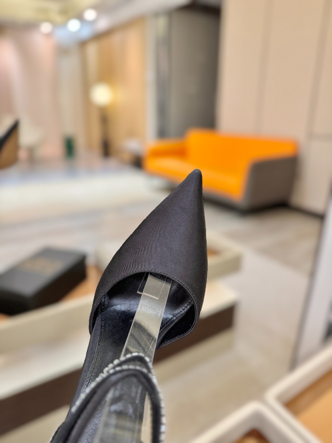 阿列维·姆拉诺 𝘼𝙡𝙚𝙫𝙞 𝙈𝙡𝙖𝙣𝙤Alevi Milano闪钻装饰高跟走秀凉鞋一个享有盛誉的奢侈鞋品