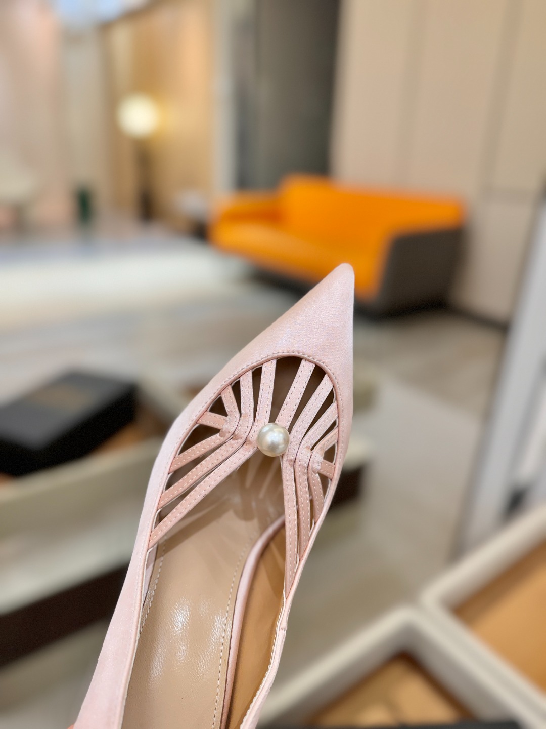 阿列维·姆拉诺 𝘼𝙡𝙚𝙫𝙞 𝙈𝙡𝙖𝙣𝙤Alevi Milano闪钻装饰高跟走秀单鞋一个享有盛誉的奢侈鞋品