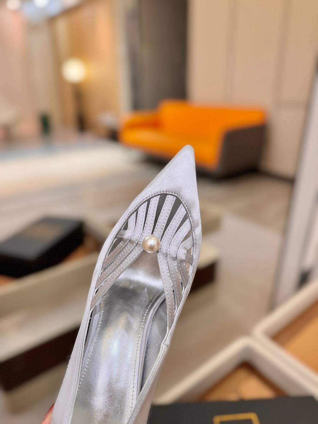 阿列维·姆拉诺 𝘼𝙡𝙚𝙫𝙞 𝙈𝙡𝙖𝙣𝙤Alevi Milano闪钻装饰高跟走秀单鞋一个享有盛誉的奢侈鞋品