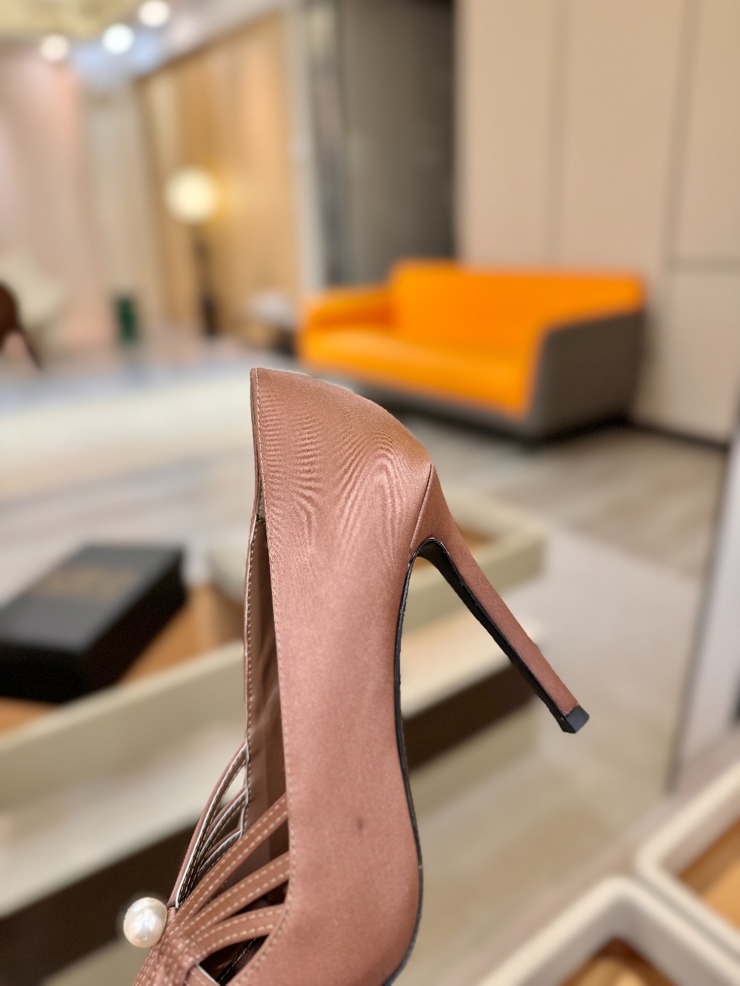 阿列维·姆拉诺 𝘼𝙡𝙚𝙫𝙞 𝙈𝙡𝙖𝙣𝙤Alevi Milano闪钻装饰高跟走秀单鞋一个享有盛誉的奢侈鞋品