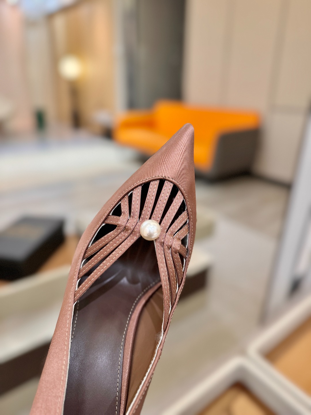 阿列维·姆拉诺 𝘼𝙡𝙚𝙫𝙞 𝙈𝙡𝙖𝙣𝙤Alevi Milano闪钻装饰高跟走秀单鞋一个享有盛誉的奢侈鞋品