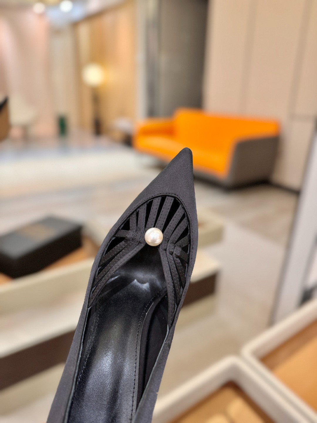 阿列维·姆拉诺 𝘼𝙡𝙚𝙫𝙞 𝙈𝙡𝙖𝙣𝙤Alevi Milano闪钻装饰高跟走秀单鞋一个享有盛誉的奢侈鞋品