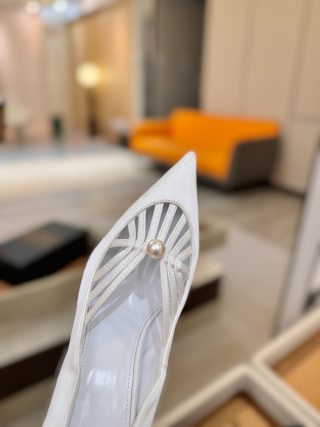 阿列维·姆拉诺 𝘼𝙡𝙚𝙫𝙞 𝙈𝙡𝙖𝙣𝙤Alevi Milano闪钻装饰高跟走秀单鞋一个享有盛誉的奢侈鞋品