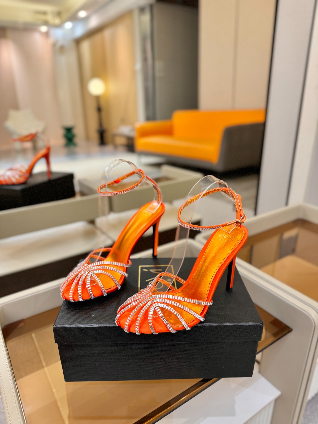 Alevi Mlano 阿列维·姆拉诺 𝘼𝙡𝙚𝙫𝙞 𝙈𝙡𝙖𝙣𝙤Alevi Milano闪钻装饰高跟走秀凉