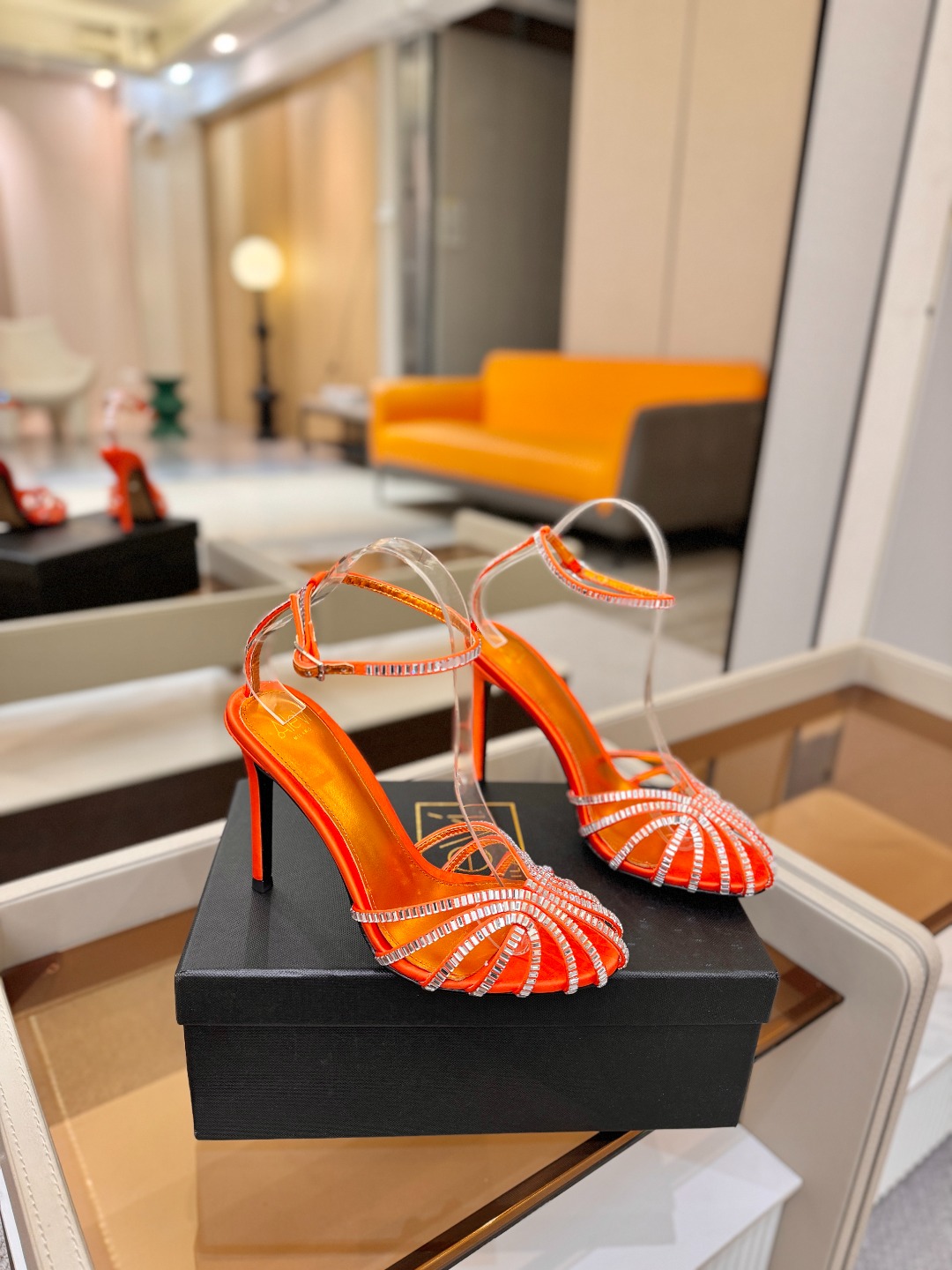 Alevi Mlano 阿列维·姆拉诺 𝘼𝙡𝙚𝙫𝙞 𝙈𝙡𝙖𝙣𝙤Alevi Milano闪钻装饰高跟走秀凉