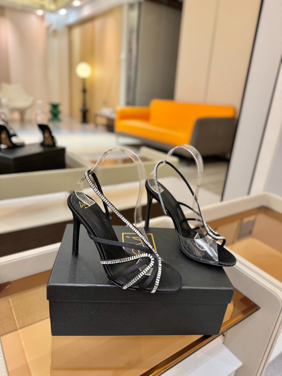 阿列维·姆拉诺 𝘼𝙡𝙚𝙫𝙞 𝙈𝙡𝙖𝙣𝙤Alevi Milano闪钻装饰高跟走秀凉鞋一个享有盛誉的奢侈鞋品