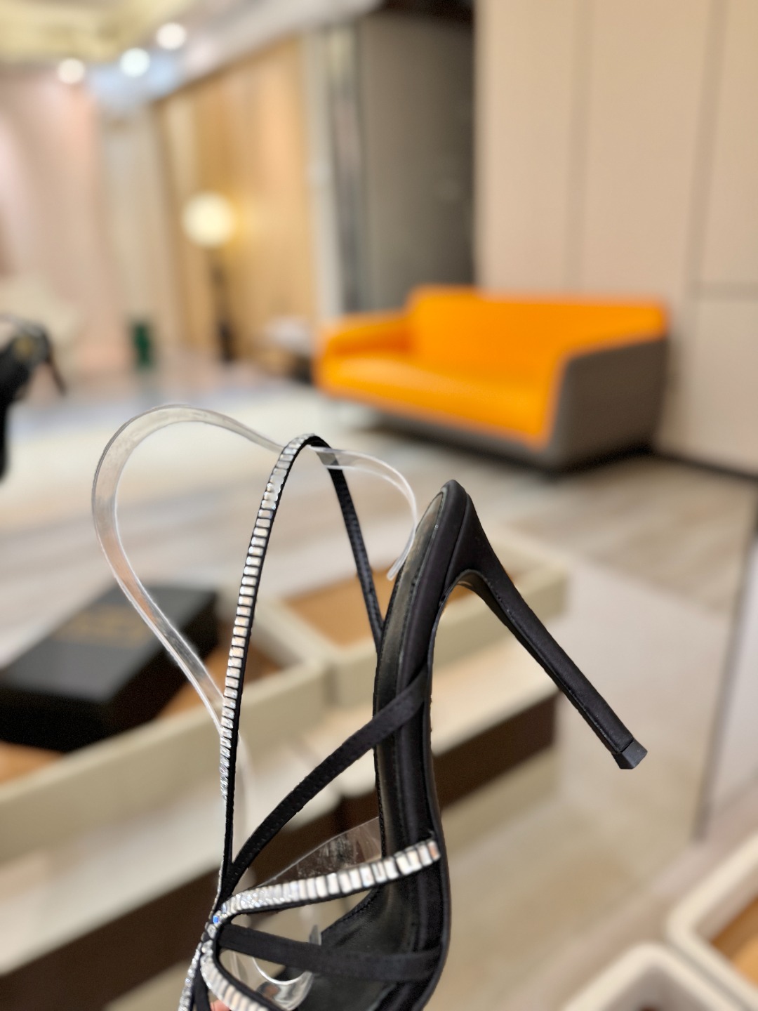 阿列维·姆拉诺 𝘼𝙡𝙚𝙫𝙞 𝙈𝙡𝙖𝙣𝙤Alevi Milano闪钻装饰高跟走秀凉鞋一个享有盛誉的奢侈鞋品