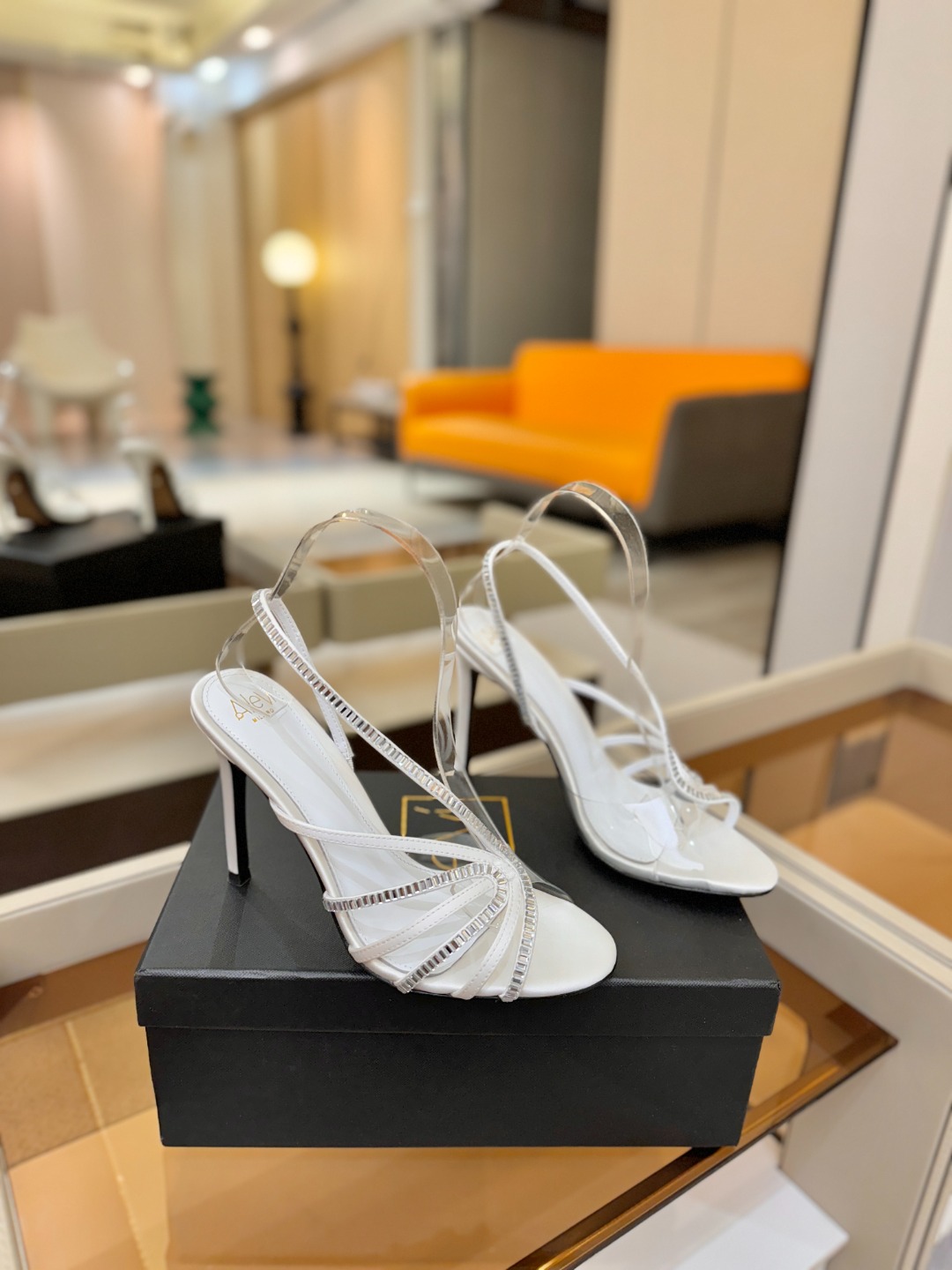 阿列维·姆拉诺 𝘼𝙡𝙚𝙫𝙞 𝙈𝙡𝙖𝙣𝙤Alevi Milano闪钻装饰高跟走秀凉鞋一个享有盛誉的奢侈鞋品