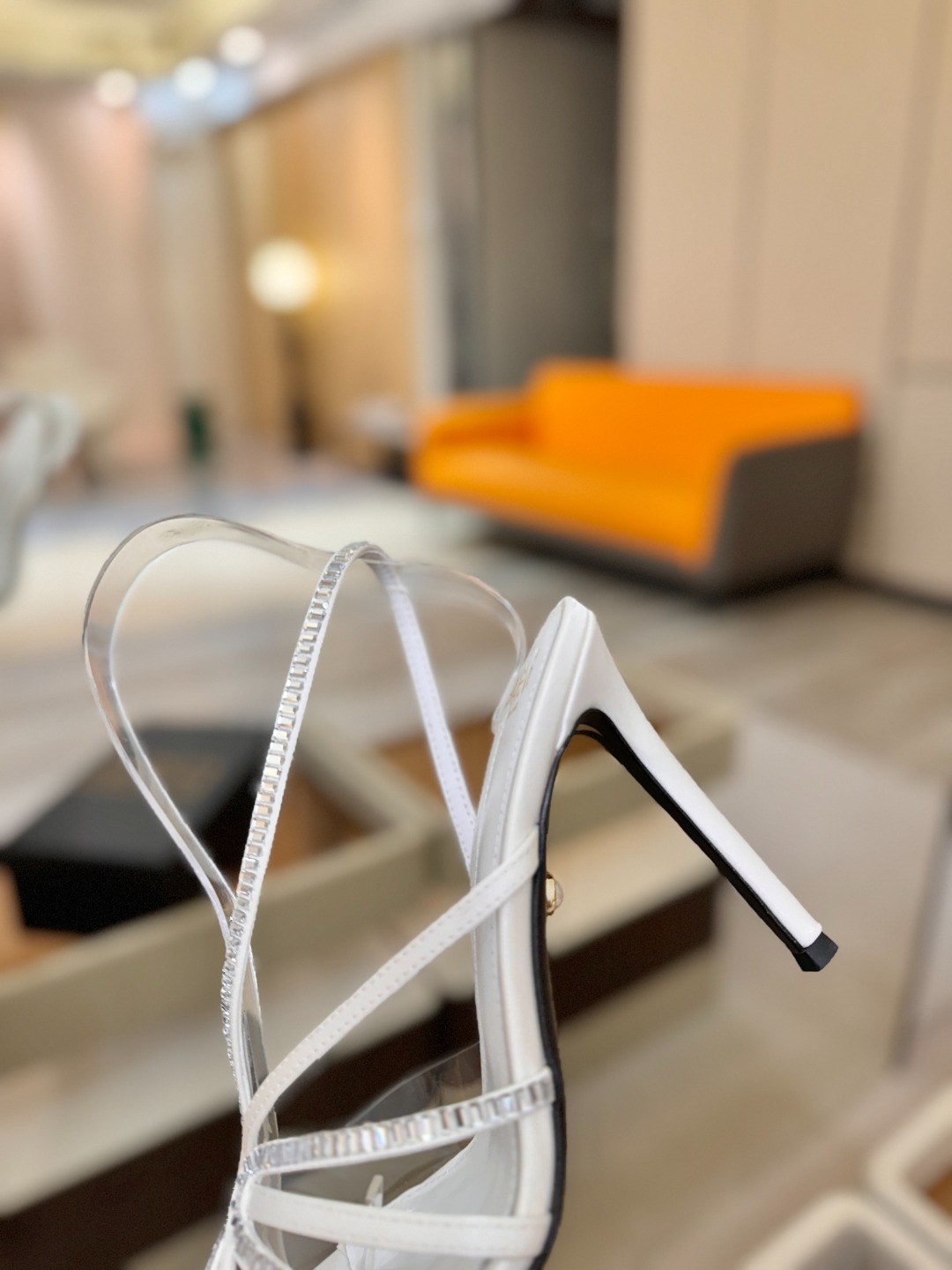 阿列维·姆拉诺 𝘼𝙡𝙚𝙫𝙞 𝙈𝙡𝙖𝙣𝙤Alevi Milano闪钻装饰高跟走秀凉鞋一个享有盛誉的奢侈鞋品