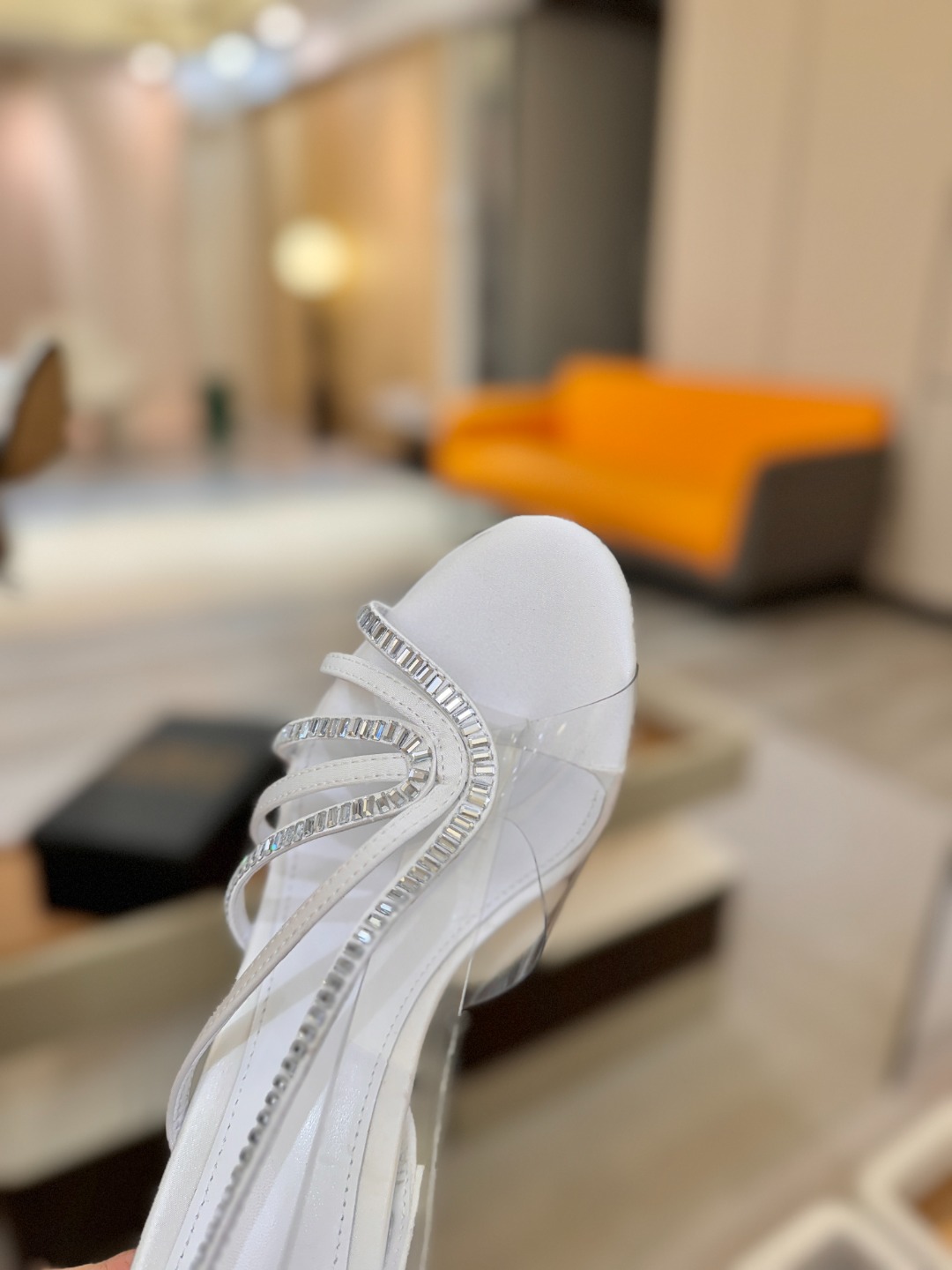 阿列维·姆拉诺 𝘼𝙡𝙚𝙫𝙞 𝙈𝙡𝙖𝙣𝙤Alevi Milano闪钻装饰高跟走秀凉鞋一个享有盛誉的奢侈鞋品