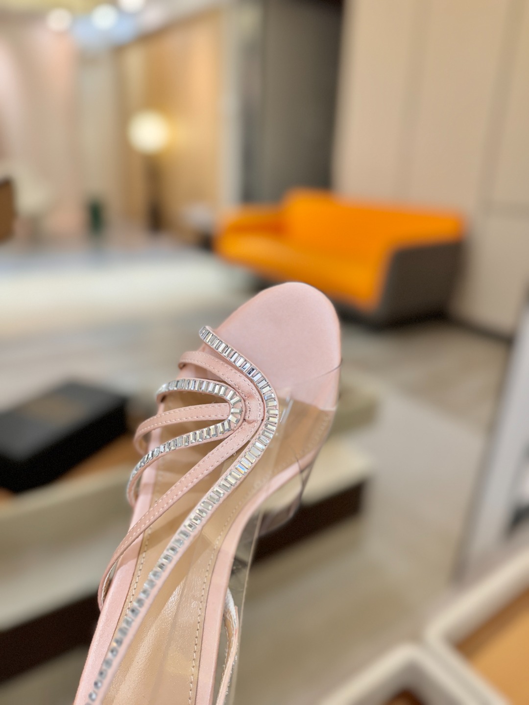 阿列维·姆拉诺 𝘼𝙡𝙚𝙫𝙞 𝙈𝙡𝙖𝙣𝙤Alevi Milano闪钻装饰高跟走秀凉鞋一个享有盛誉的奢侈鞋品