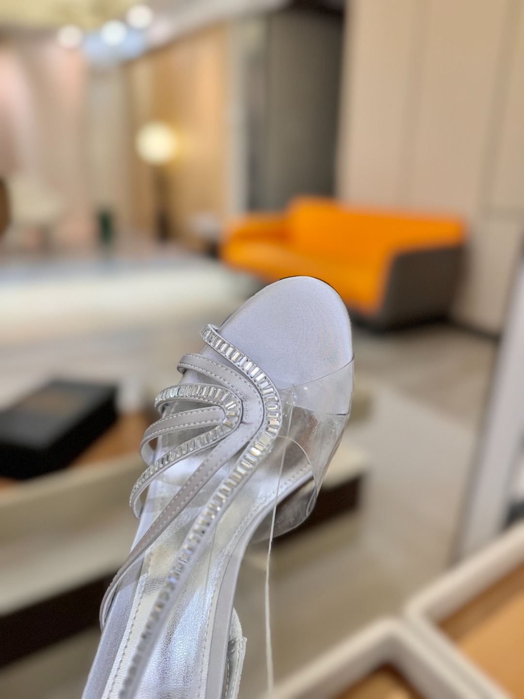 阿列维·姆拉诺 𝘼𝙡𝙚𝙫𝙞 𝙈𝙡𝙖𝙣𝙤Alevi Milano闪钻装饰高跟走秀凉鞋一个享有盛誉的奢侈鞋品