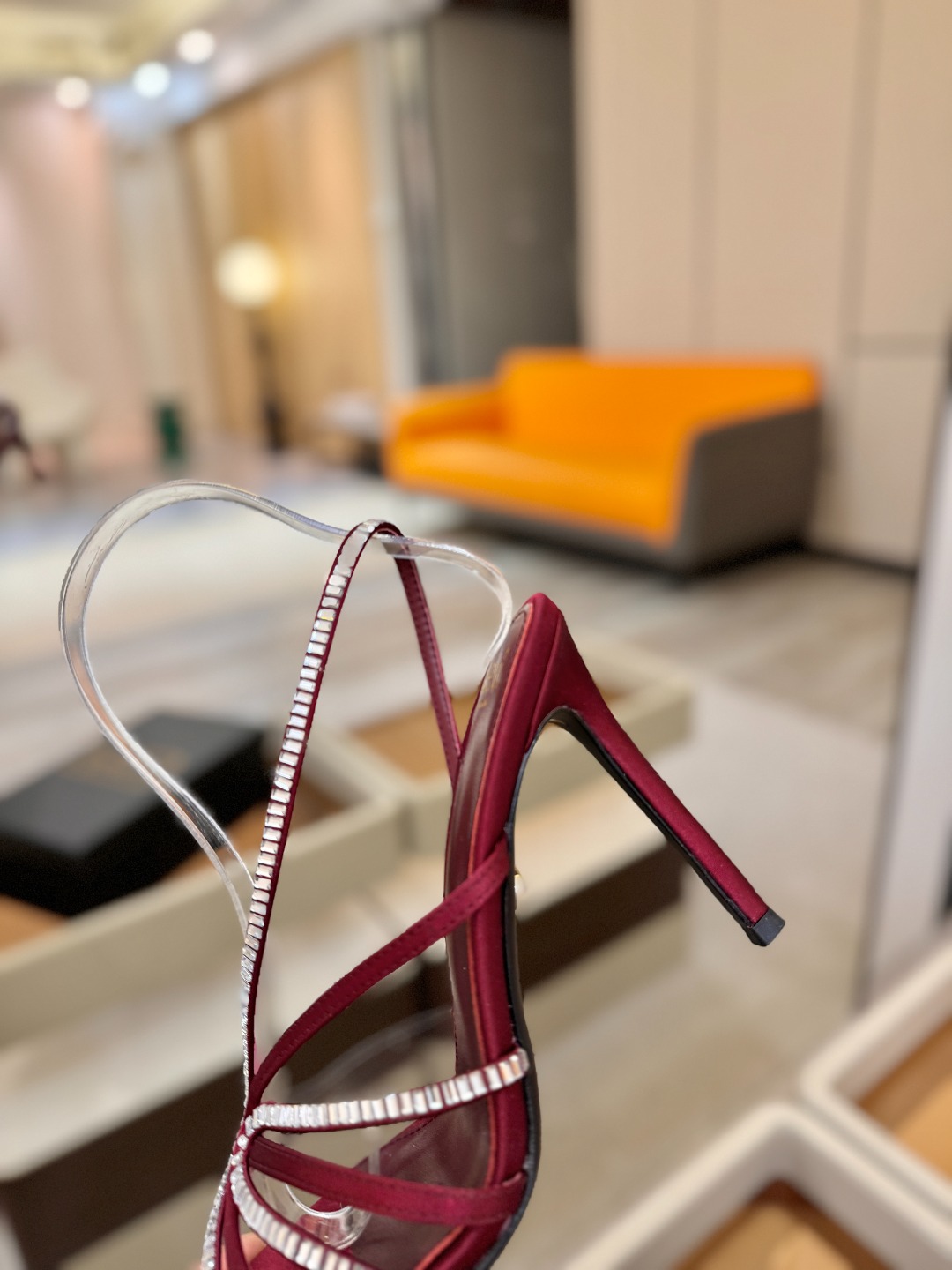 阿列维·姆拉诺 𝘼𝙡𝙚𝙫𝙞 𝙈𝙡𝙖𝙣𝙤Alevi Milano闪钻装饰高跟走秀凉鞋一个享有盛誉的奢侈鞋品