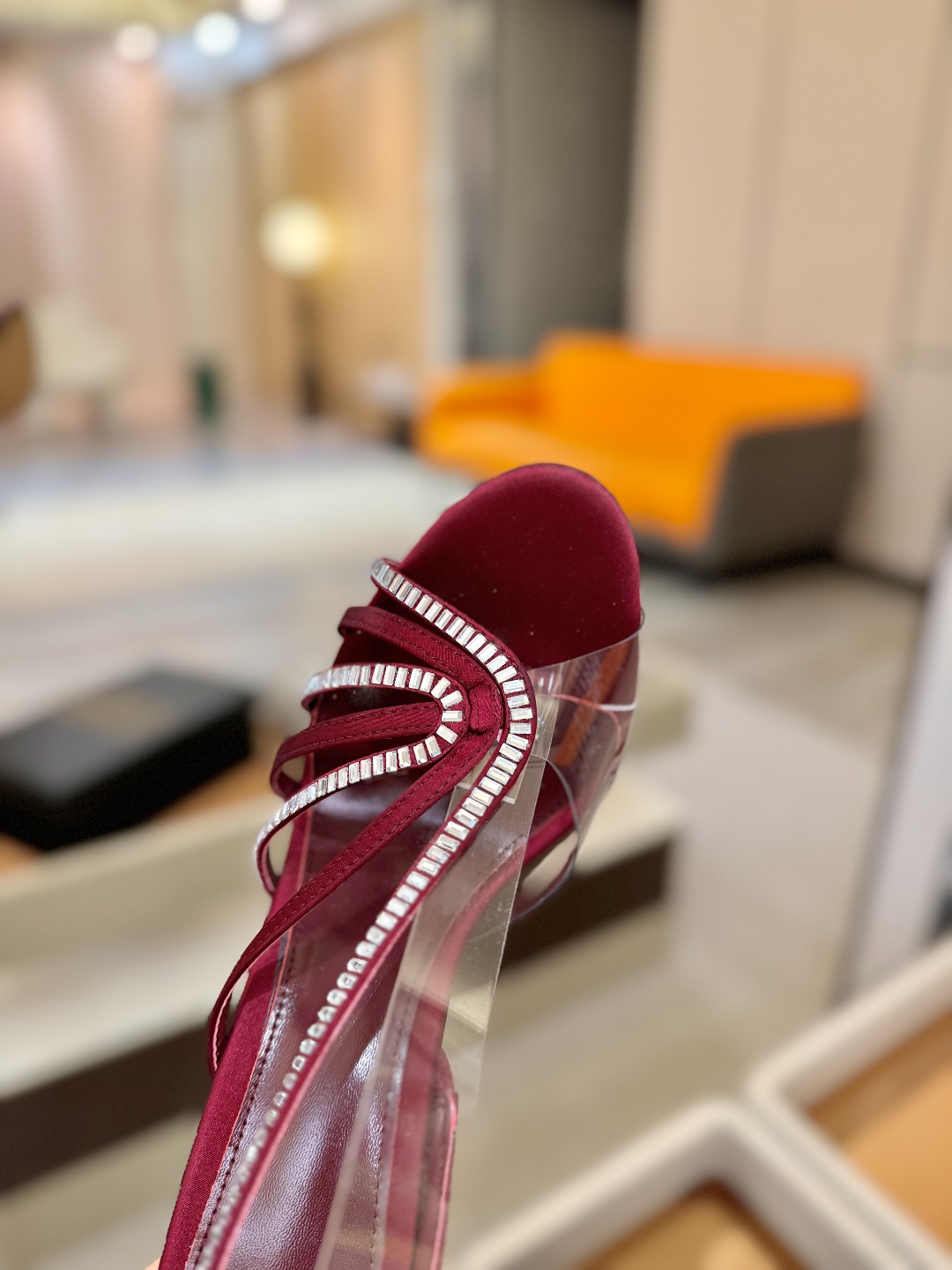 阿列维·姆拉诺 𝘼𝙡𝙚𝙫𝙞 𝙈𝙡𝙖𝙣𝙤Alevi Milano闪钻装饰高跟走秀凉鞋一个享有盛誉的奢侈鞋品