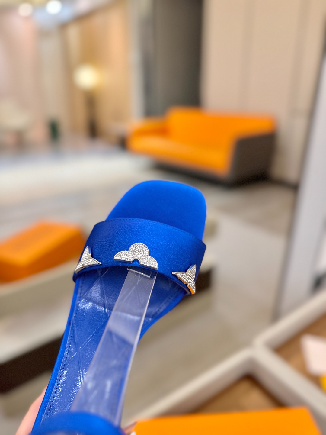 2025 L✔️家 春秋专柜 走秀款水台凉鞋、官网系列、同步更新、完美楦型+LV新元素扣子+水台设计、再