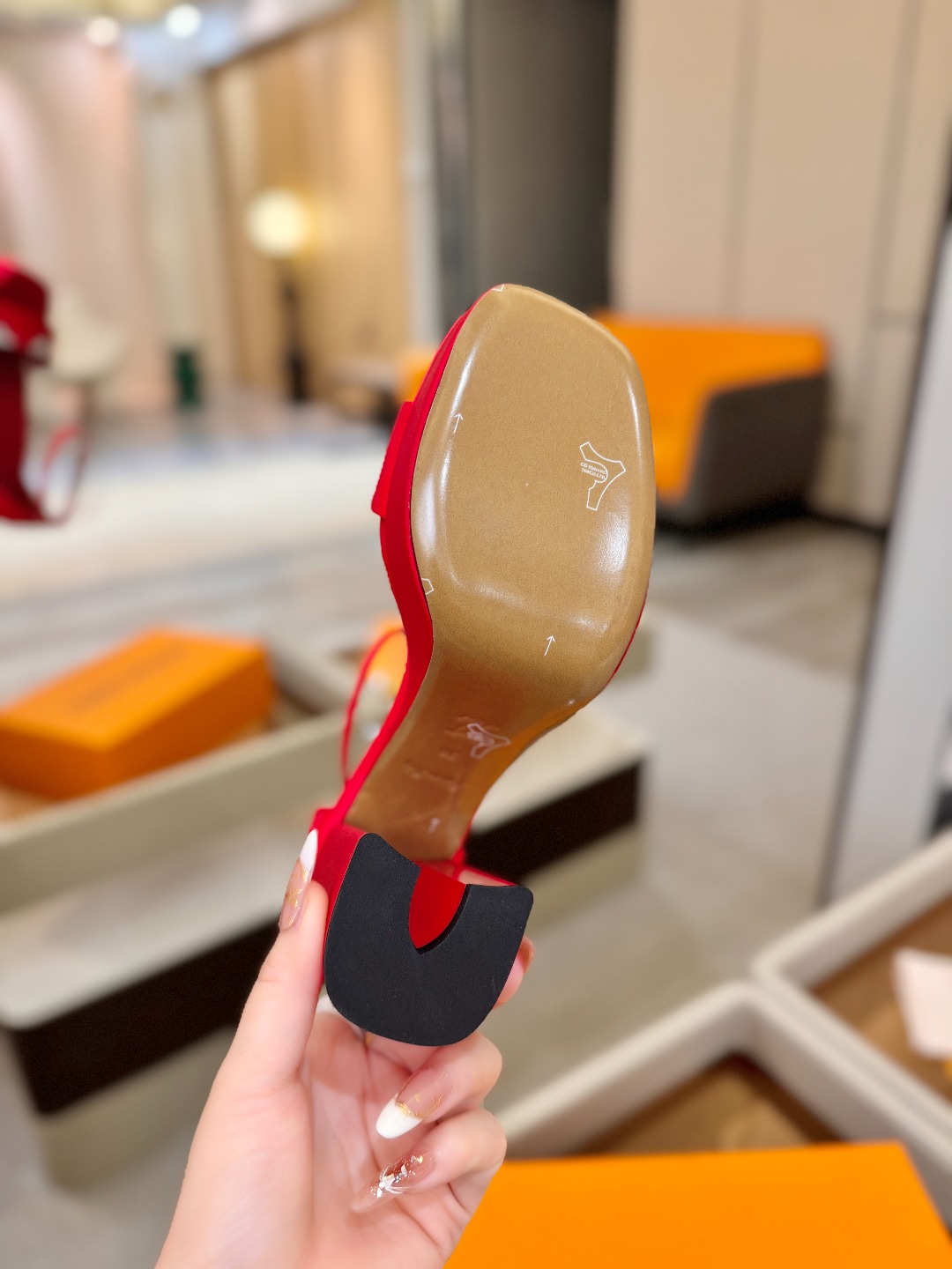 L✔️家 春秋专柜 走秀款水台凉鞋、官网系列、同步更新、完美楦型+LV新元素扣子+水台设计、再现经典、款