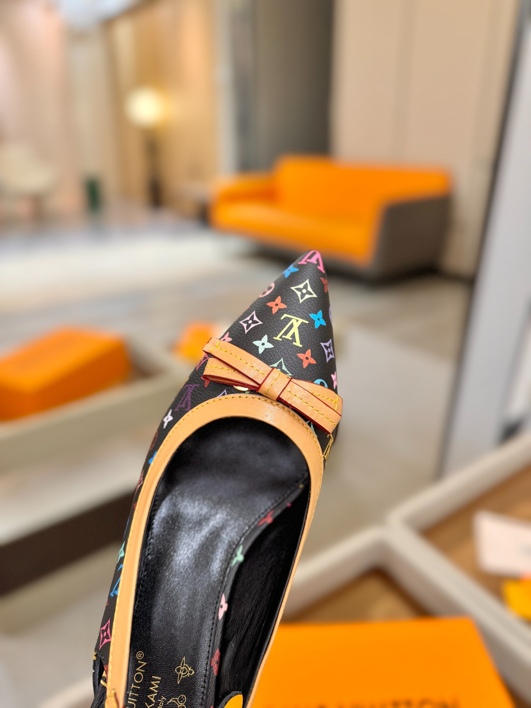 【代购级】、Louis Vuitton 官网春夏系列！完美楦型、中跟后空鞋🆕、官网同步更新Lv五金 “l