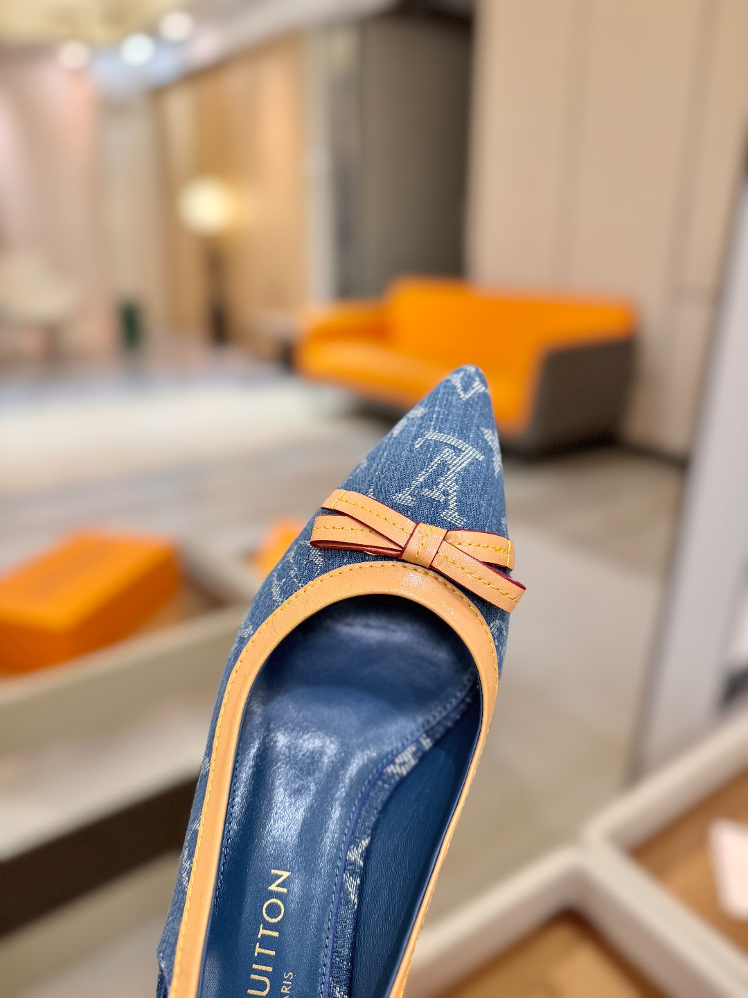 【代购级】、Louis Vuitton 官网春夏系列！完美楦型、中跟后空鞋🆕、官网同步更新Lv五金 “l