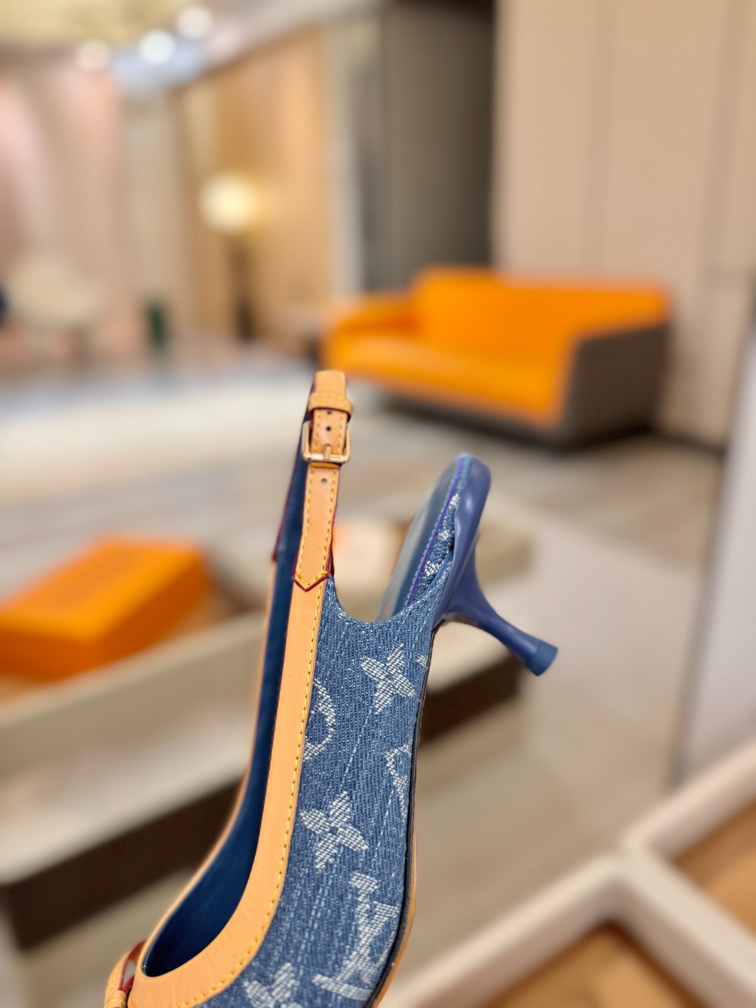 【代购级】、Louis Vuitton 官网春夏系列！完美楦型、中跟后空鞋🆕、官网同步更新Lv五金 “l