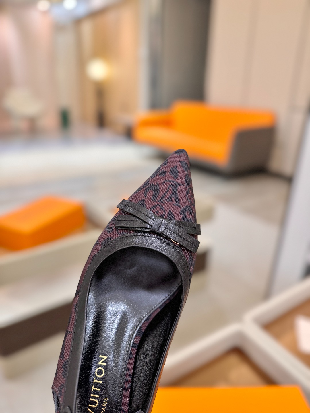 【代购级】、Louis Vuitton 官网春夏系列！完美楦型、中跟后空鞋🆕、官网同步更新Lv五金 “l