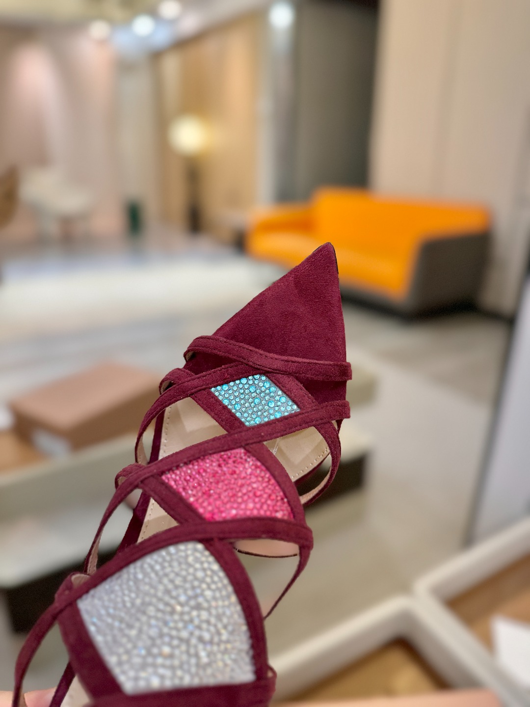 Gianvito rossi 👠 顶级版本 代购品质👡这双施华洛奇水钻搭配网高跟尖头后空凉鞋，水钻闪耀着