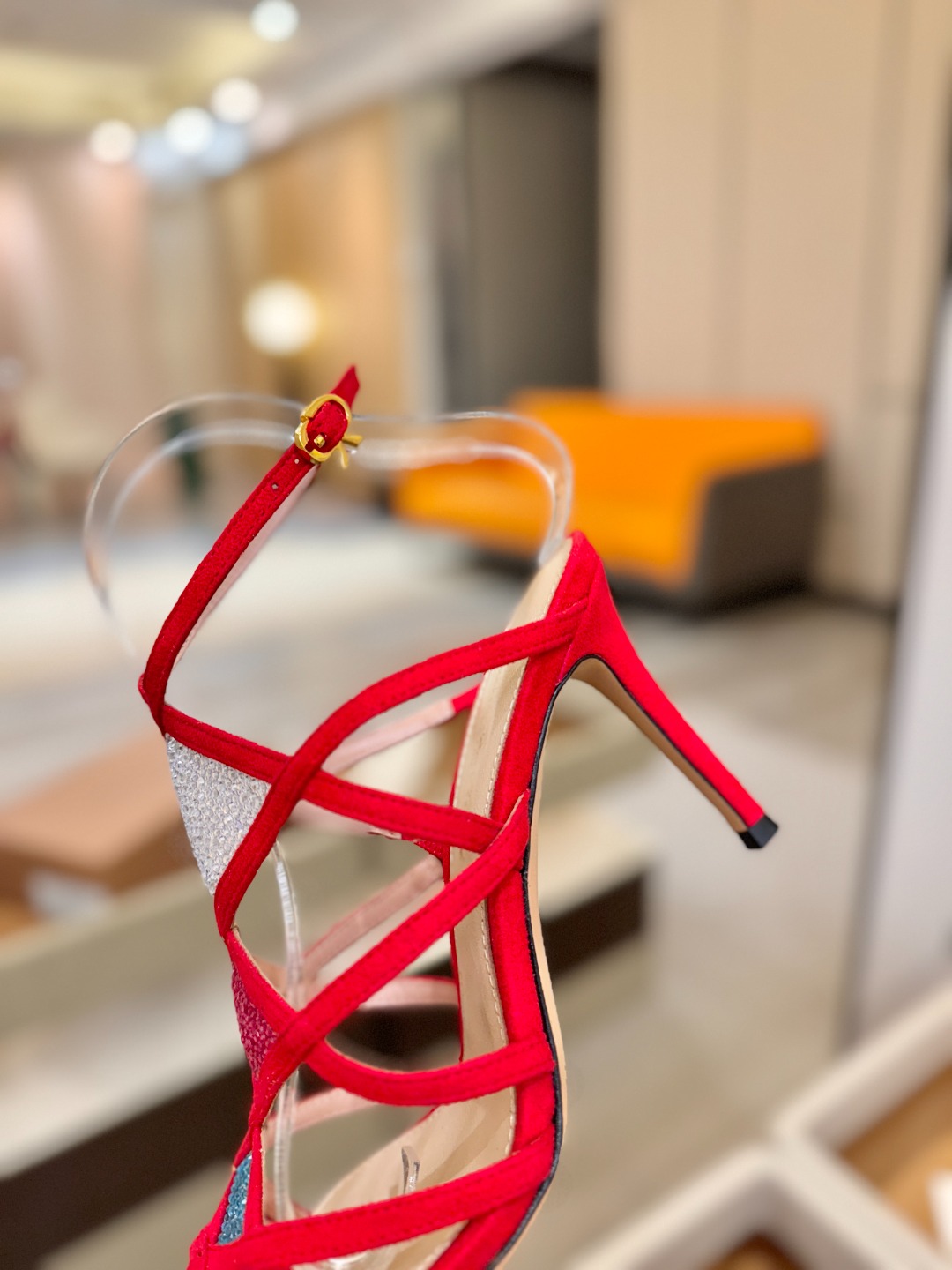 Gianvito rossi 👠 顶级版本 代购品质👡这双施华洛奇水钻搭配网高跟尖头后空凉鞋，水钻闪耀着