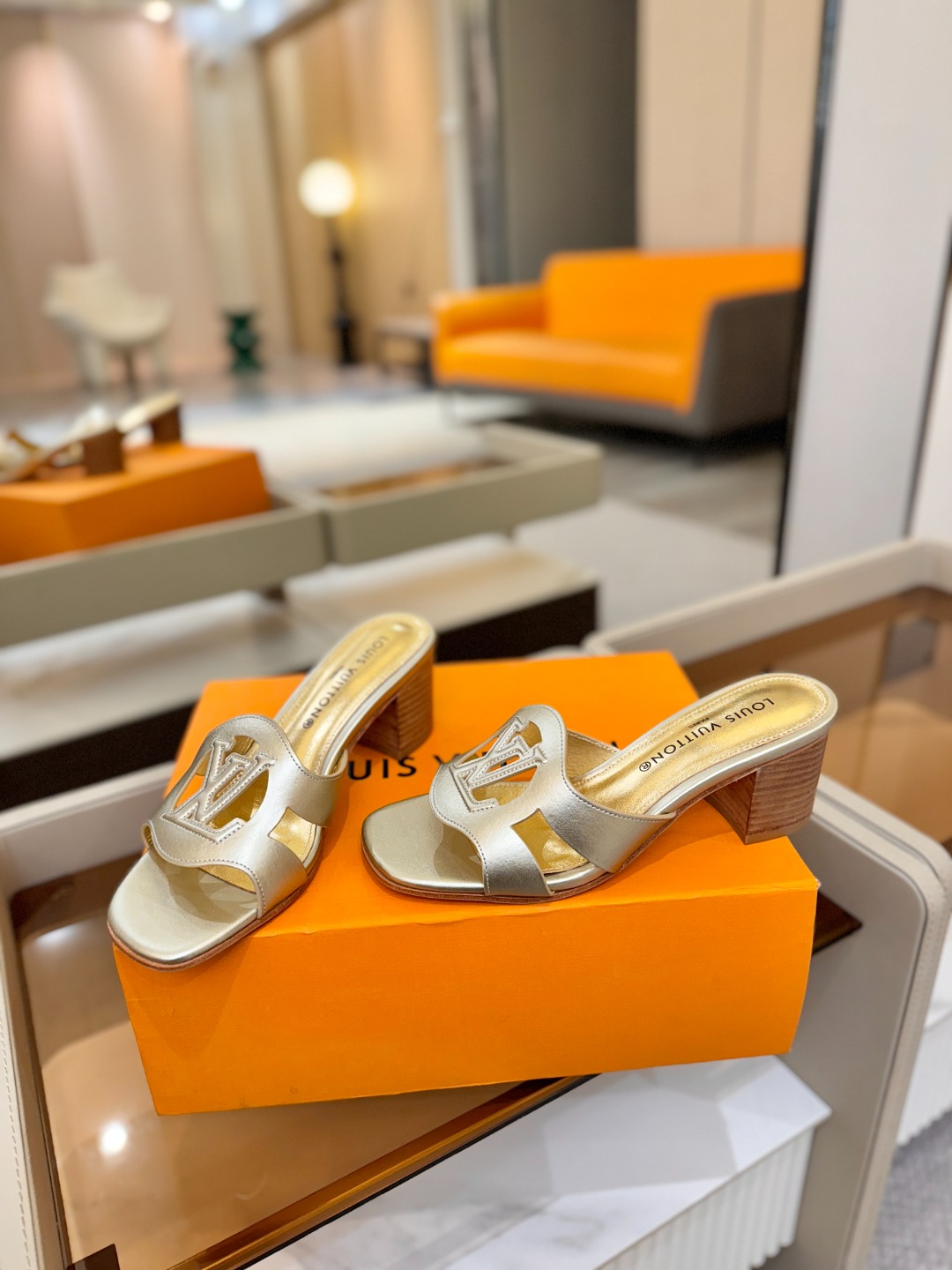 L✔️家 春夏款专柜走秀官网系列、同步更新、完美楦型、再现经典、工艺及其复杂、走路不累脚、不挑人、上脚大