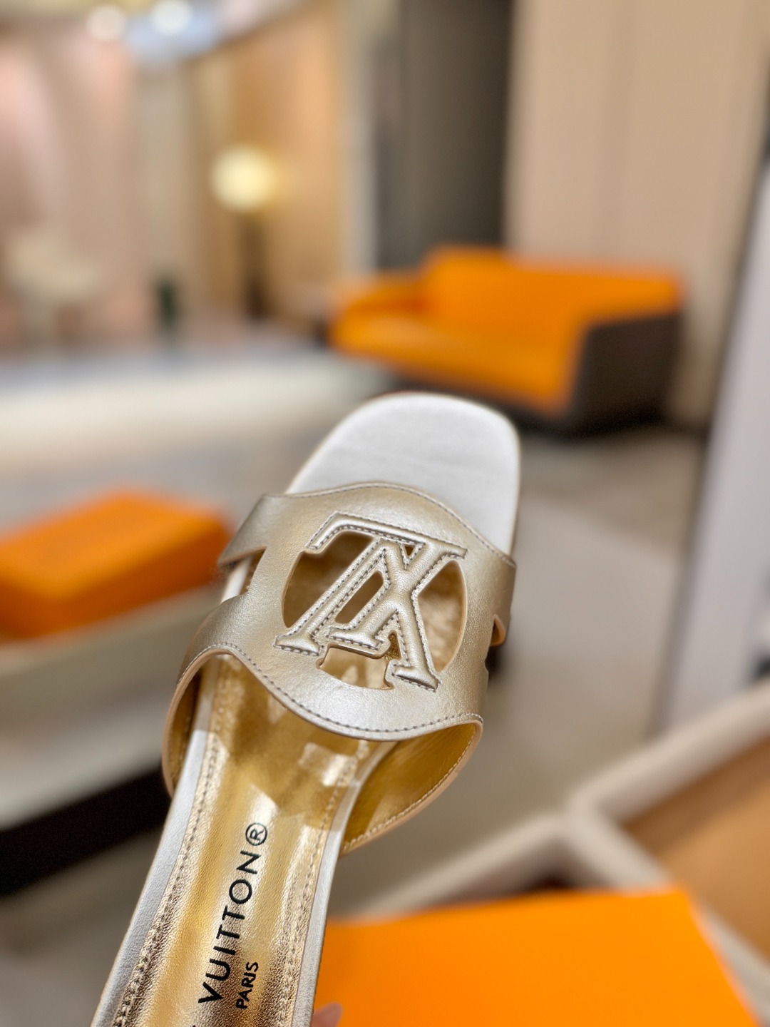 L✔️家 春夏款专柜走秀官网系列、同步更新、完美楦型、再现经典、工艺及其复杂、走路不累脚、不挑人、上脚大