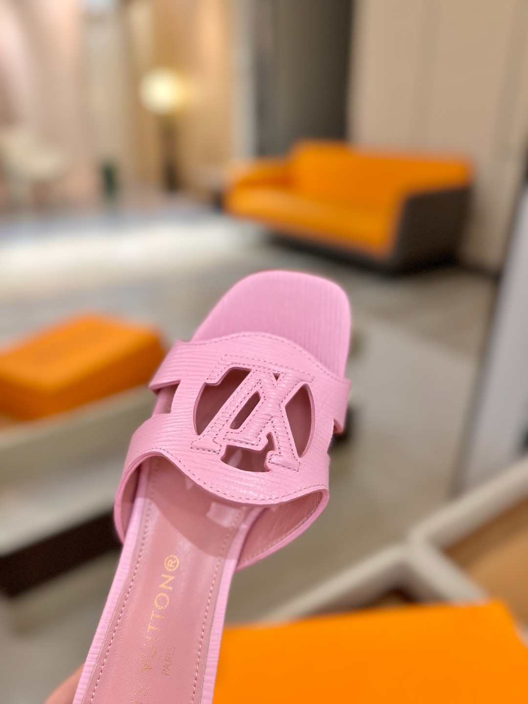 L✔️家 春夏款专柜走秀官网系列、同步更新、完美楦型、再现经典、工艺及其复杂、走路不累脚、不挑人、上脚大