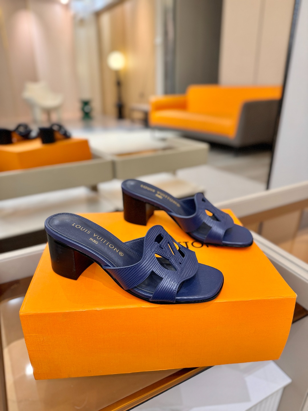 L✔️家 春夏款专柜走秀官网系列、同步更新、完美楦型、再现经典、工艺及其复杂、走路不累脚、不挑人、上脚大