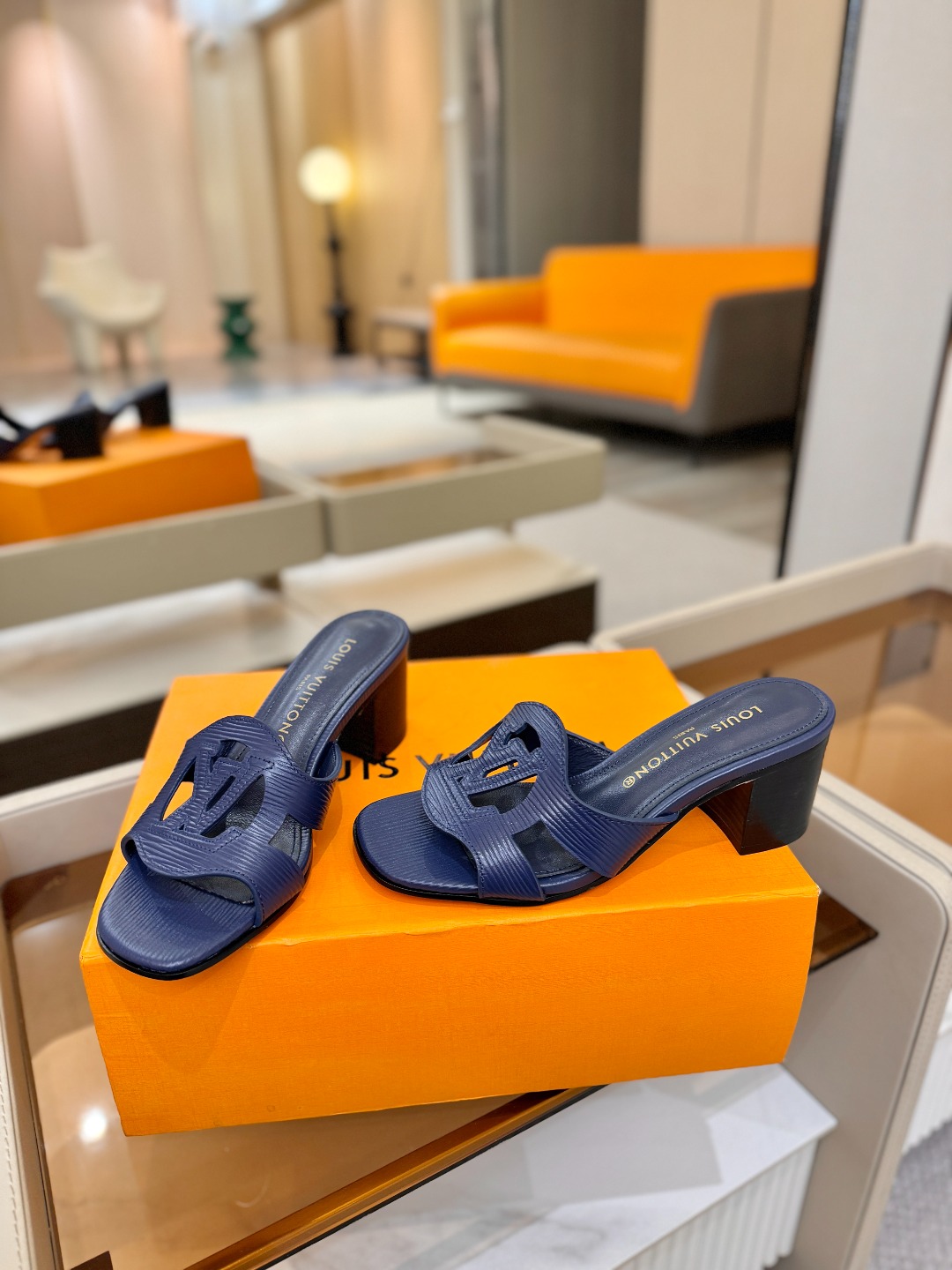 L✔️家 春夏款专柜走秀官网系列、同步更新、完美楦型、再现经典、工艺及其复杂、走路不累脚、不挑人、上脚大