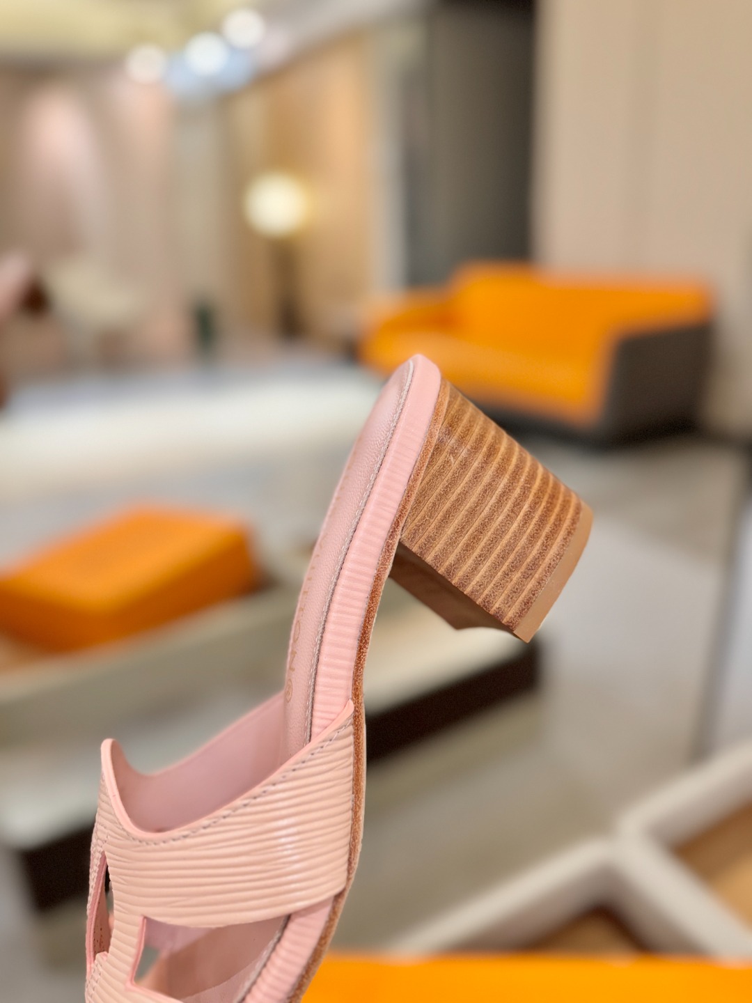 L✔️家 春夏款专柜走秀官网系列、同步更新、完美楦型、再现经典、工艺及其复杂、走路不累脚、不挑人、上脚大