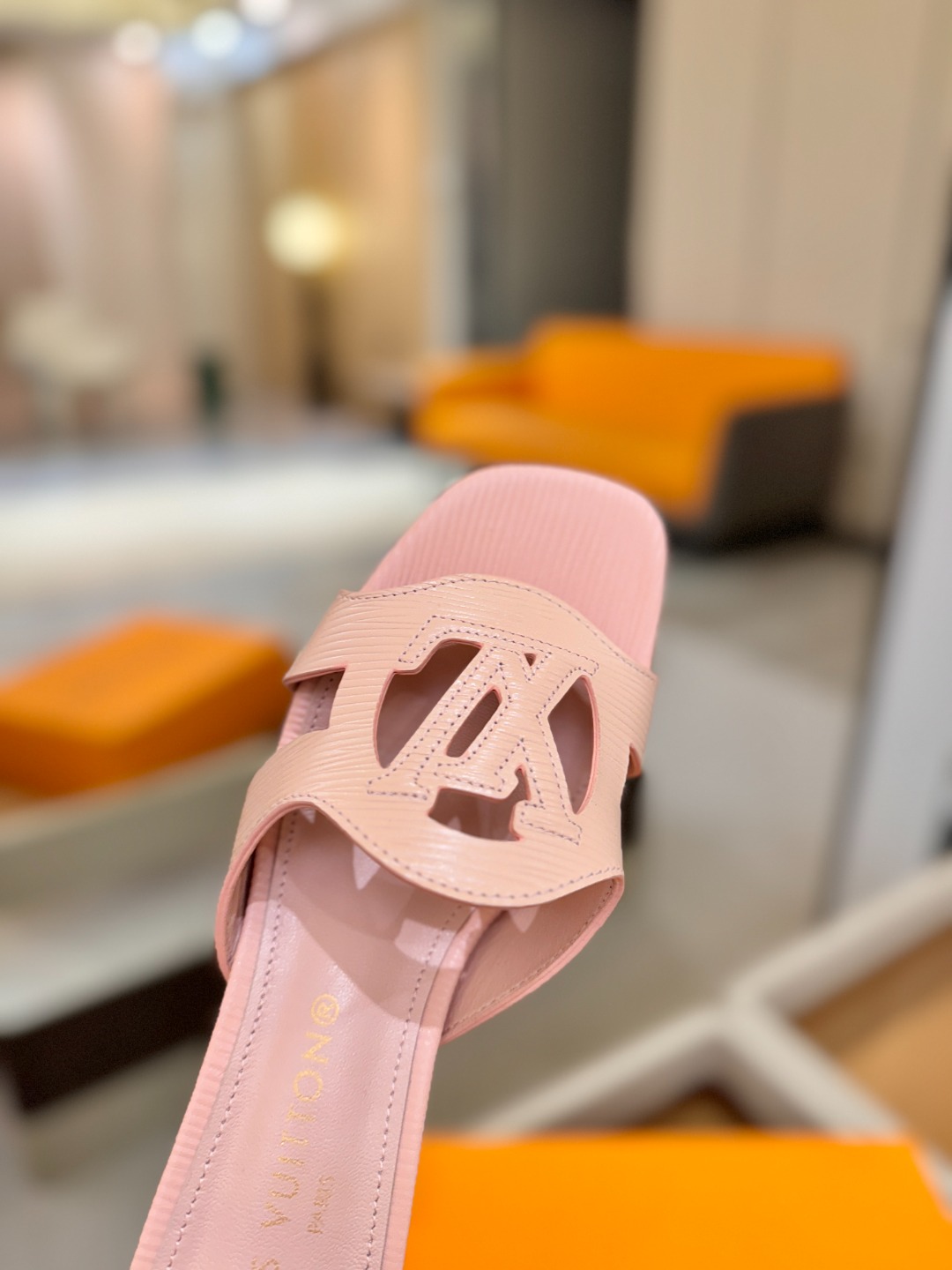 L✔️家 春夏款专柜走秀官网系列、同步更新、完美楦型、再现经典、工艺及其复杂、走路不累脚、不挑人、上脚大