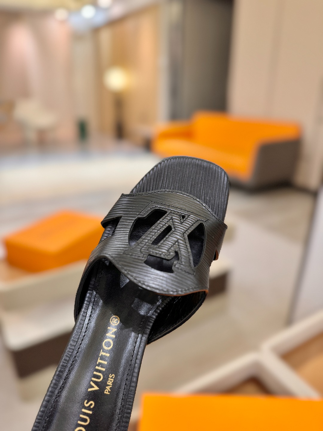 L✔️家 春夏款专柜走秀官网系列、同步更新、完美楦型、再现经典、工艺及其复杂、走路不累脚、不挑人、上脚大