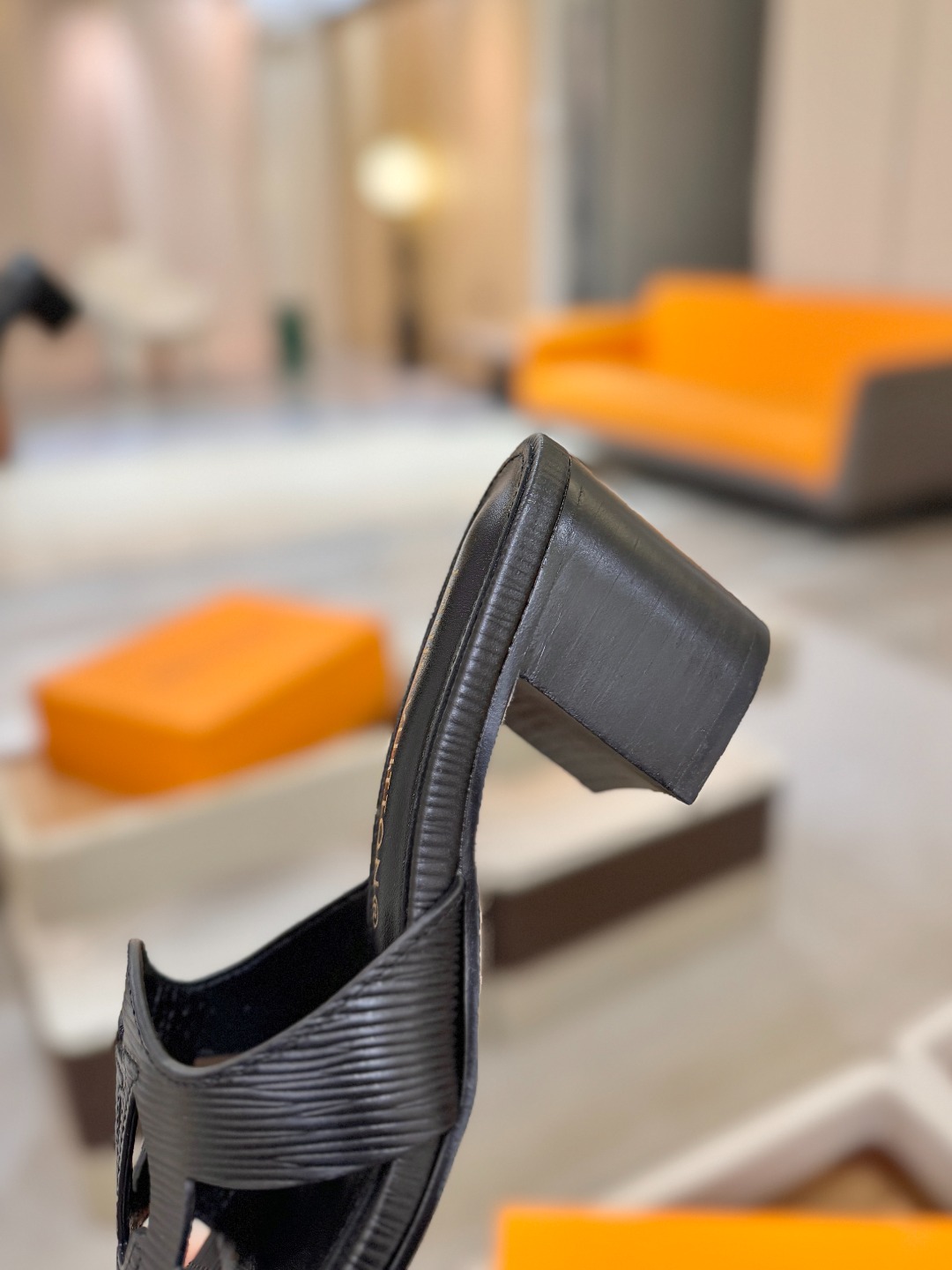 L✔️家 春夏款专柜走秀官网系列、同步更新、完美楦型、再现经典、工艺及其复杂、走路不累脚、不挑人、上脚大