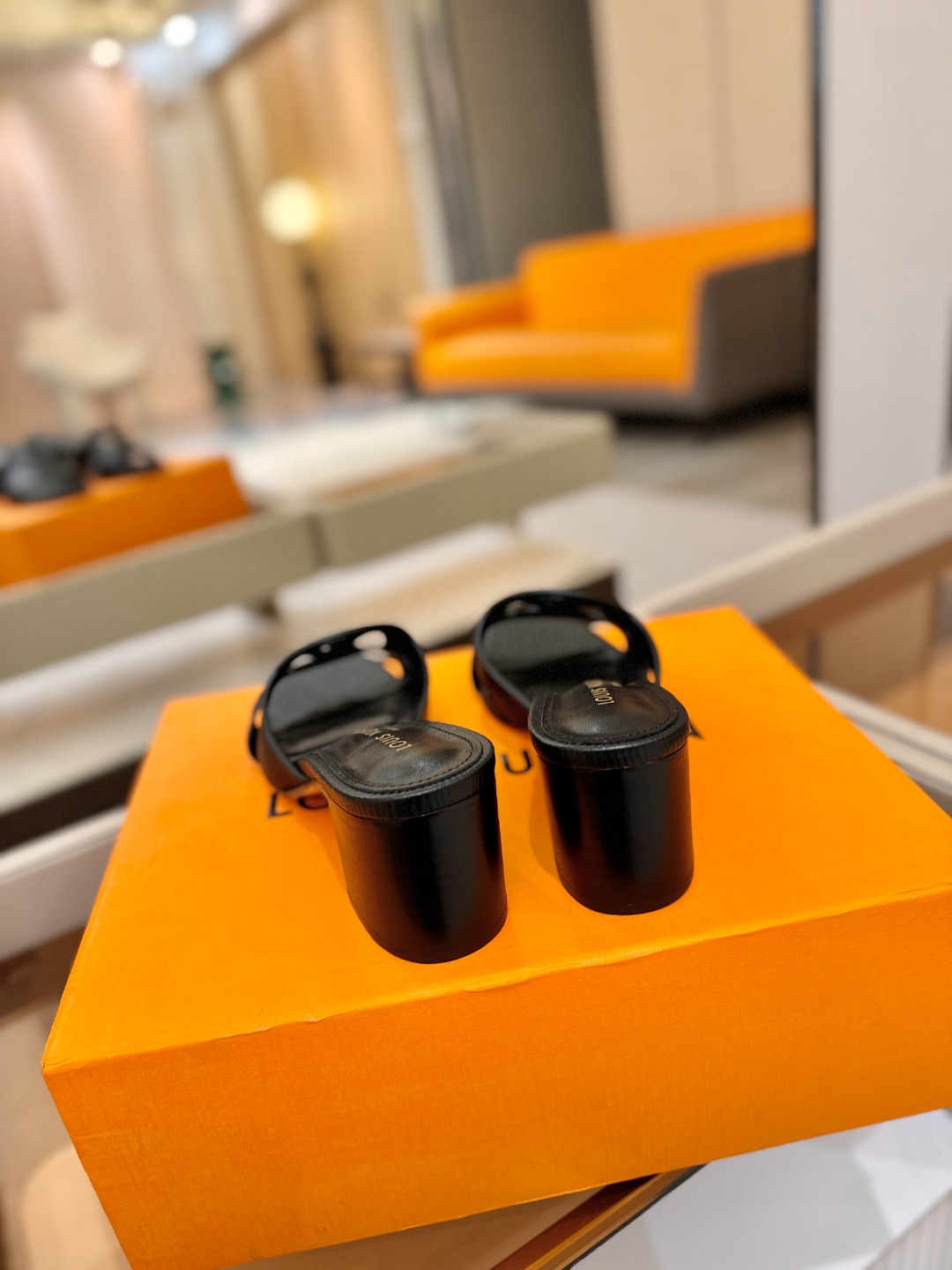 L✔️家 春夏款专柜走秀官网系列、同步更新、完美楦型、再现经典、工艺及其复杂、走路不累脚、不挑人、上脚大