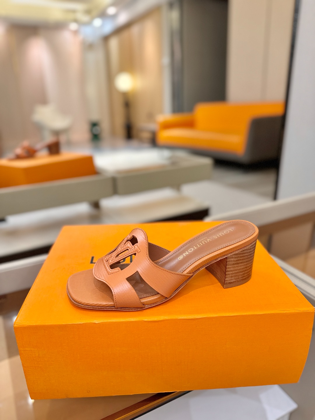 L✔️家 春夏款专柜走秀官网系列、同步更新、完美楦型、再现经典、工艺及其复杂、走路不累脚、不挑人、上脚大