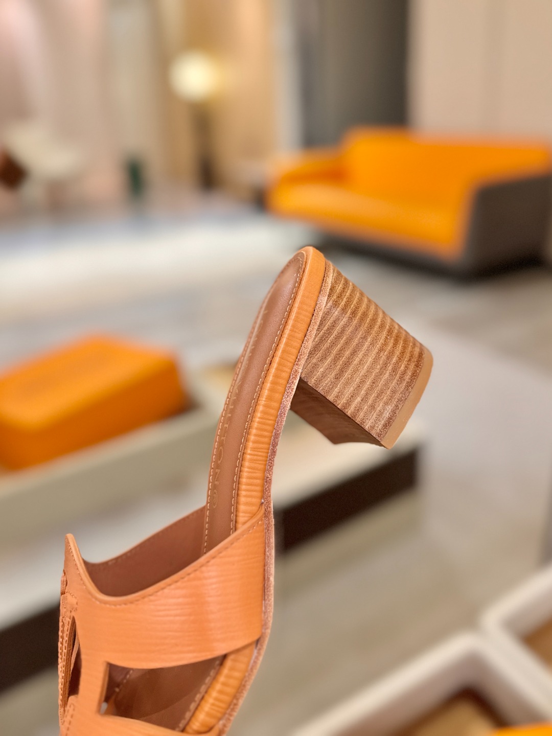 L✔️家 春夏款专柜走秀官网系列、同步更新、完美楦型、再现经典、工艺及其复杂、走路不累脚、不挑人、上脚大