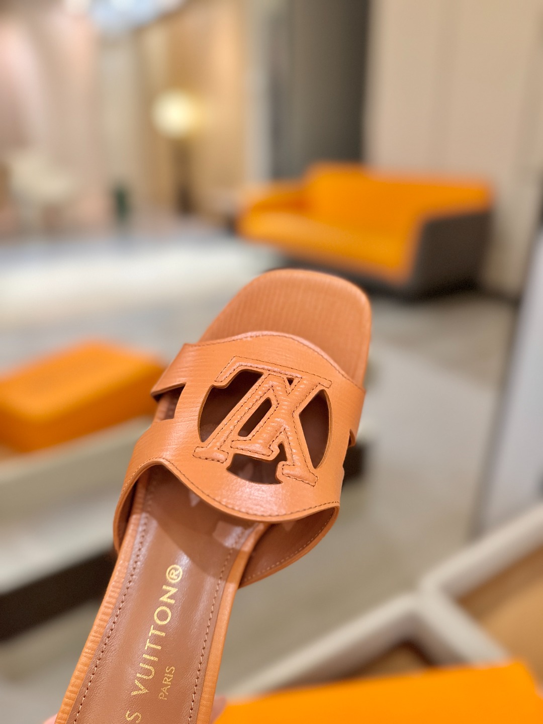 L✔️家 春夏款专柜走秀官网系列、同步更新、完美楦型、再现经典、工艺及其复杂、走路不累脚、不挑人、上脚大