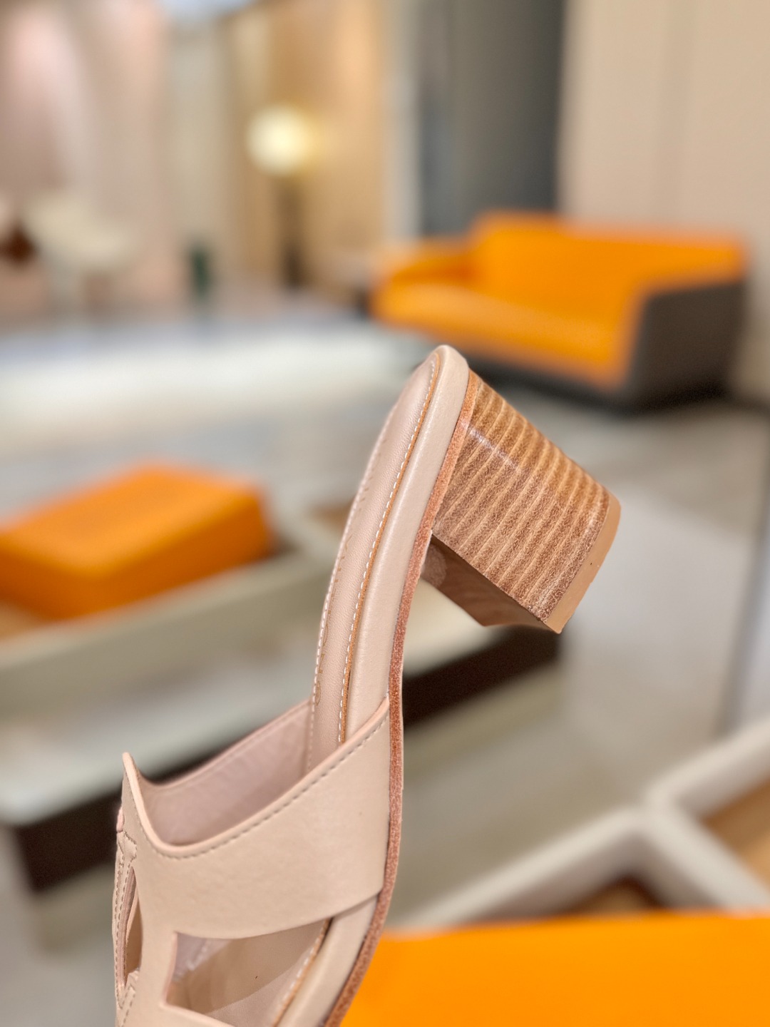 L✔️家 春夏款专柜走秀官网系列、同步更新、完美楦型、再现经典、工艺及其复杂、走路不累脚、不挑人、上脚大