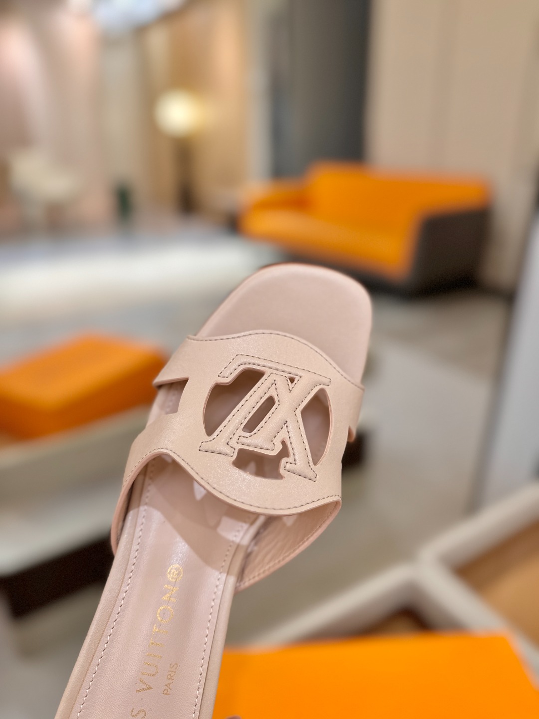 L✔️家 春夏款专柜走秀官网系列、同步更新、完美楦型、再现经典、工艺及其复杂、走路不累脚、不挑人、上脚大