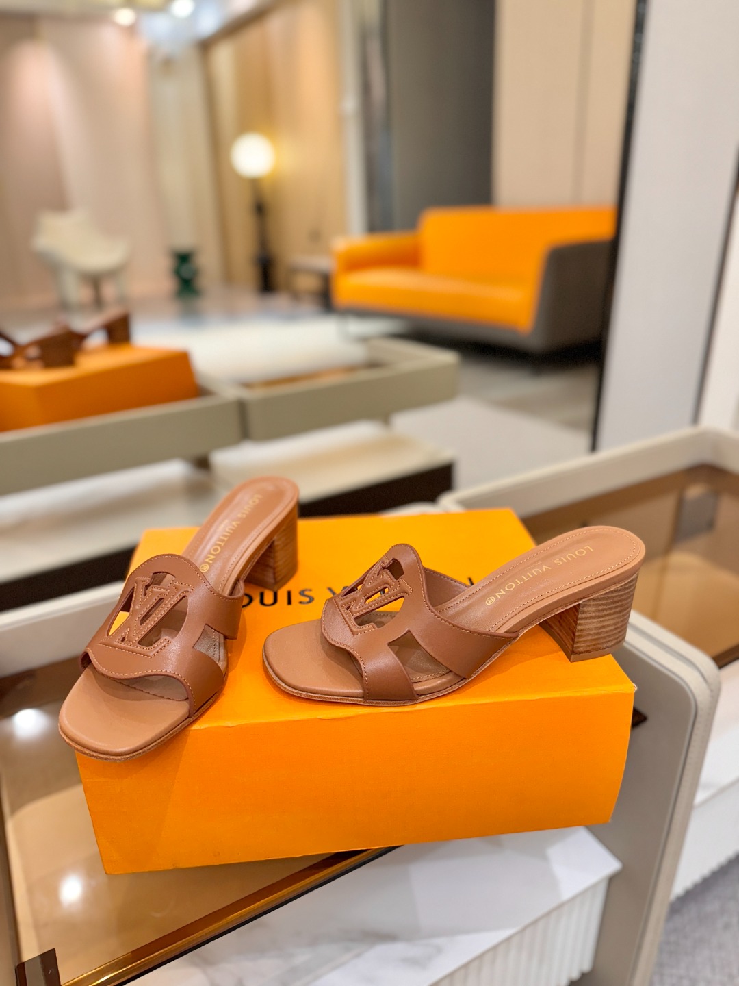 L✔️家 春夏款专柜走秀官网系列、同步更新、完美楦型、再现经典、工艺及其复杂、走路不累脚、不挑人、上脚大