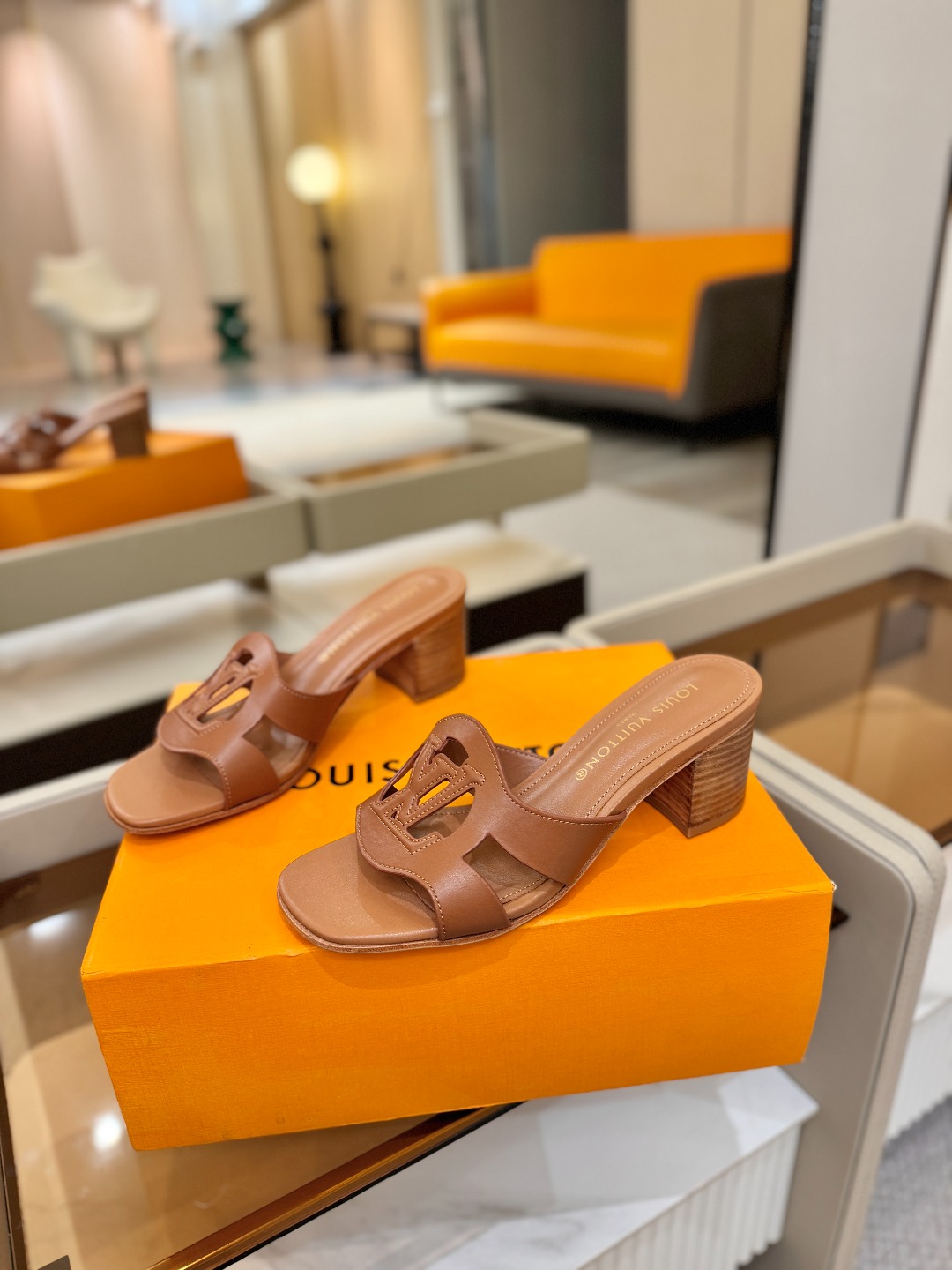 L✔️家 春夏款专柜走秀官网系列、同步更新、完美楦型、再现经典、工艺及其复杂、走路不累脚、不挑人、上脚大