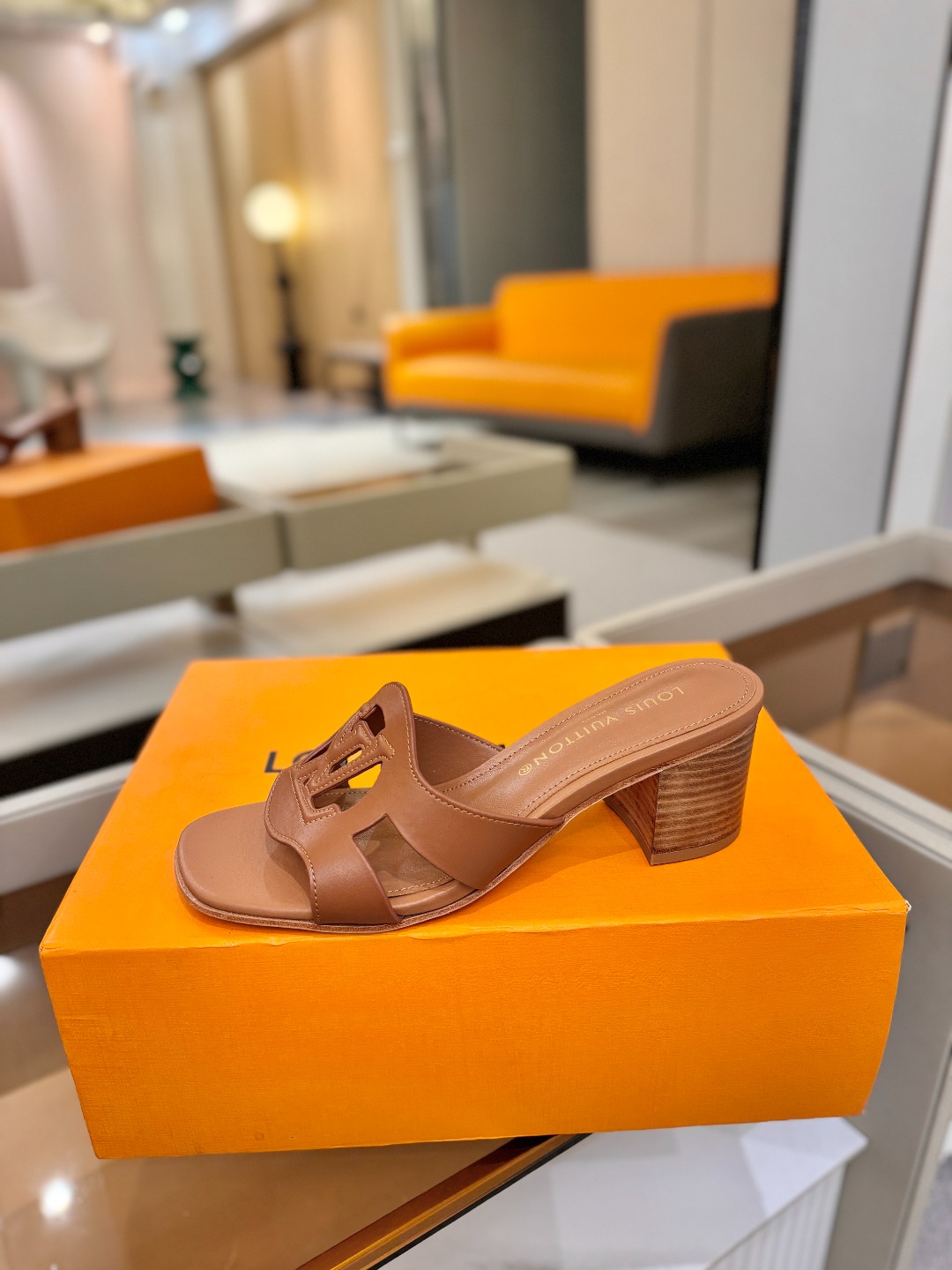 L✔️家 春夏款专柜走秀官网系列、同步更新、完美楦型、再现经典、工艺及其复杂、走路不累脚、不挑人、上脚大