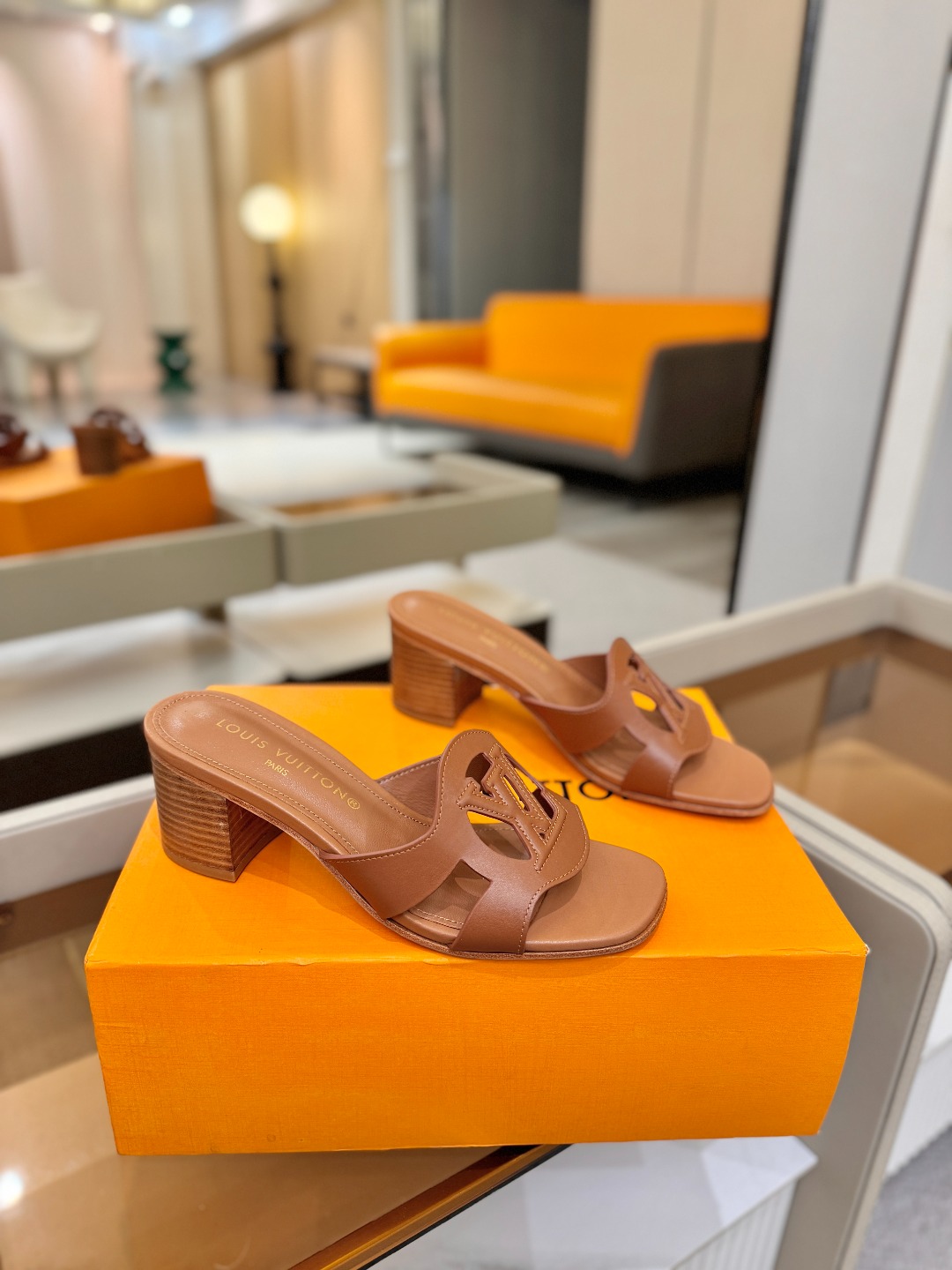 L✔️家 春夏款专柜走秀官网系列、同步更新、完美楦型、再现经典、工艺及其复杂、走路不累脚、不挑人、上脚大