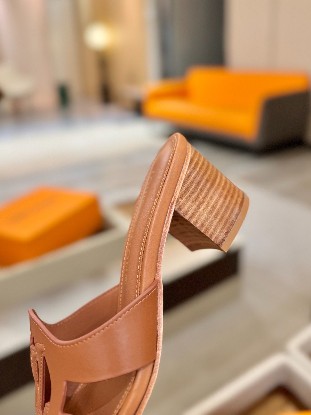 L✔️家 春夏款专柜走秀官网系列、同步更新、完美楦型、再现经典、工艺及其复杂、走路不累脚、不挑人、上脚大