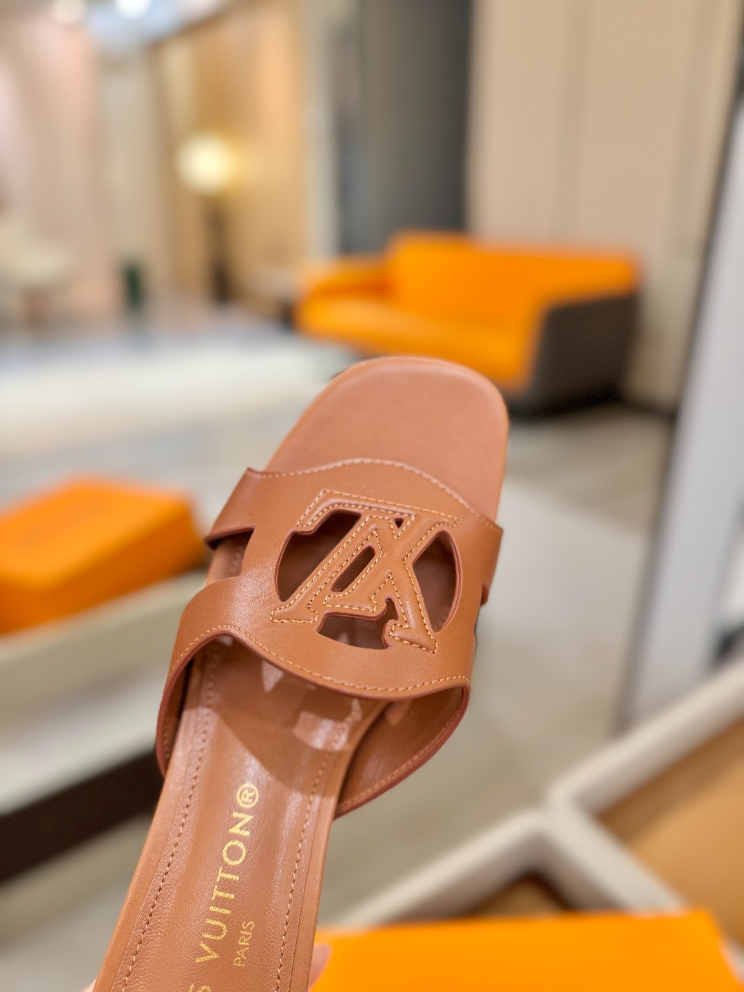 L✔️家 春夏款专柜走秀官网系列、同步更新、完美楦型、再现经典、工艺及其复杂、走路不累脚、不挑人、上脚大